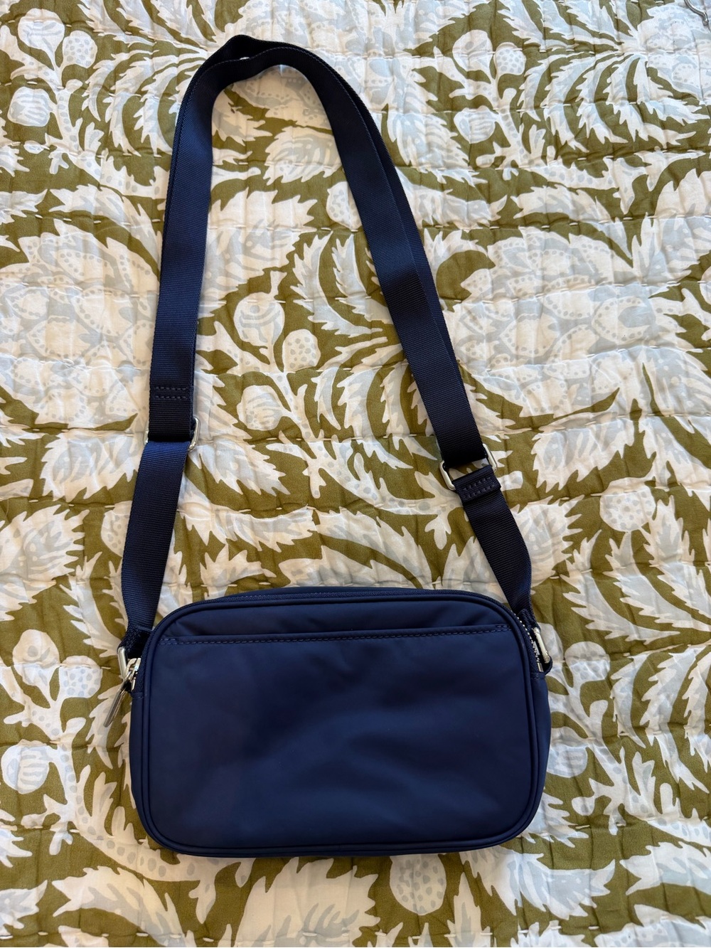 Lululemon Crossbody Camera Bag 2L - Picture 7 of 8